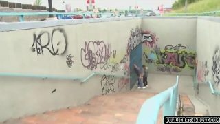 Guys fucking at an alley